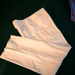 Chic white casual pants.